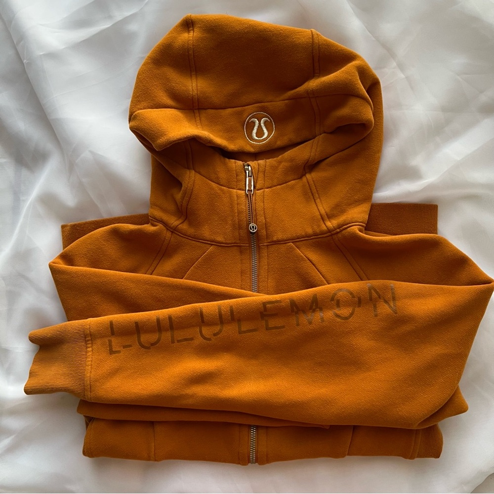 GUC Lululemon Scuba Hoodie *Lunar New Year
Fools Gold
Size 8